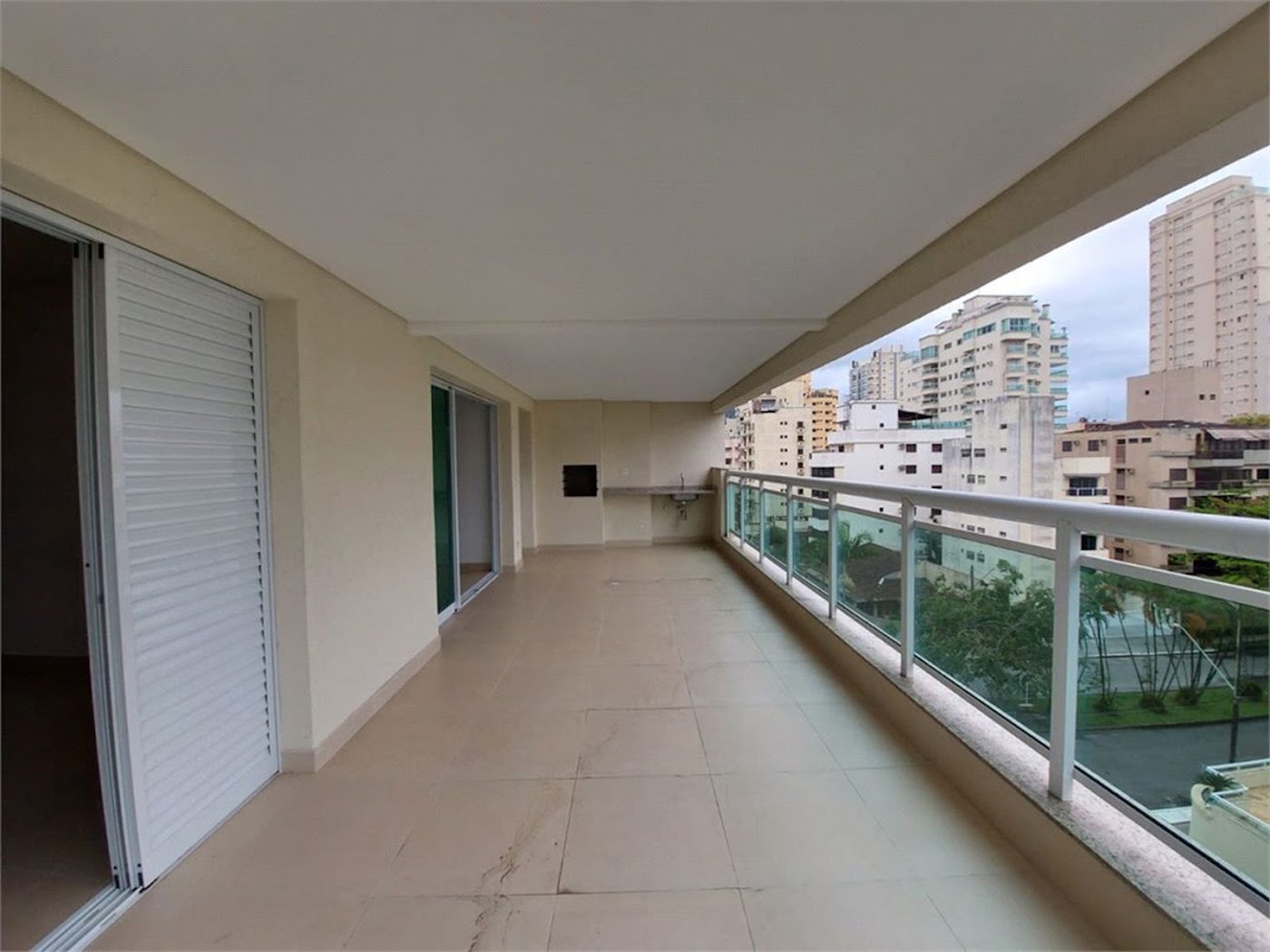 Apartamento Residencial à venda, Balneário Cidade Atlântica, Guarujá - AP1199.