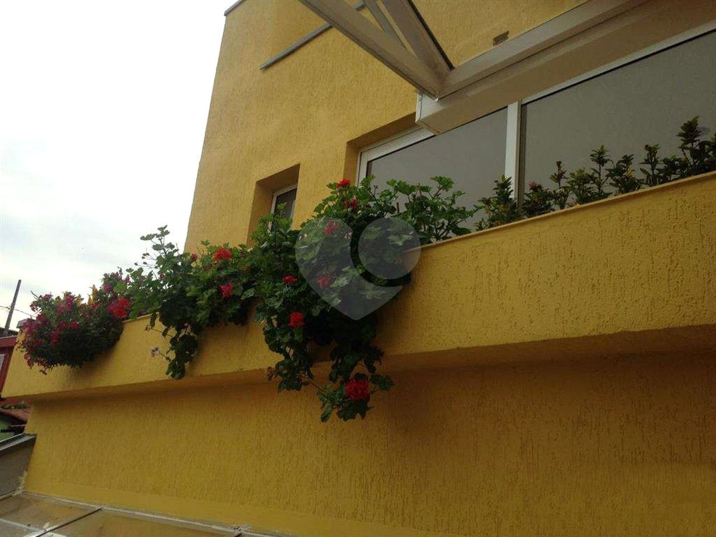 Casa à venda com 2 quartos, sendo 1 suíte, no condomínio Residencial Vegas, São Paulo - SP