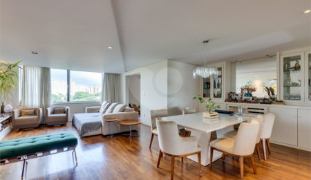Apartamento à venda com 4 quartos, sendo 1 suíte,  em Santo Amaro, São Paulo, SP