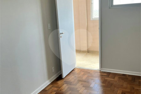 Apartamento à venda com 3 quartos, sendo 1 suíte, em Lapa, São Paulo, SP