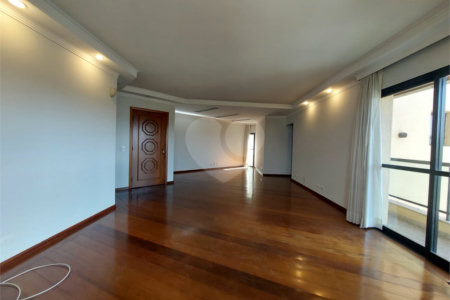 Apartamento à venda com 3 quartos, sendo 1 suíte, em Parque São Domingos, São Paulo, SP