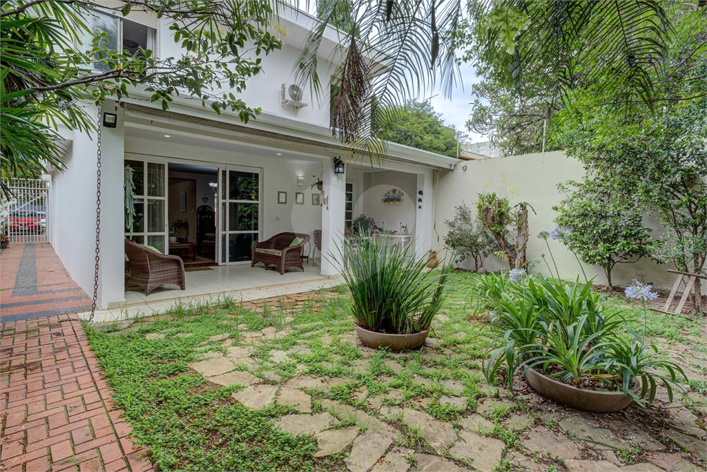 Casa à venda ou para alugar com 4 quartos, sendo 2 suítes, em Ibirapuera, São Paulo, SP