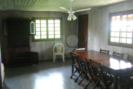 Casa à venda com 3 quartos, sendo 1 suíte, no condomínio Estância Marambaia, Vinhedo - SP