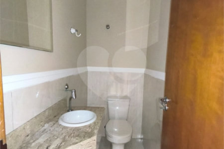 Sobrado à venda com 3 quartos, sendo 1 suíte, em Chora Menino, São Paulo, SP