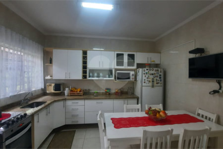 Casa à venda com 4 quartos, sendo 1 suíte,  em Vila Rosália, Guarulhos, SP