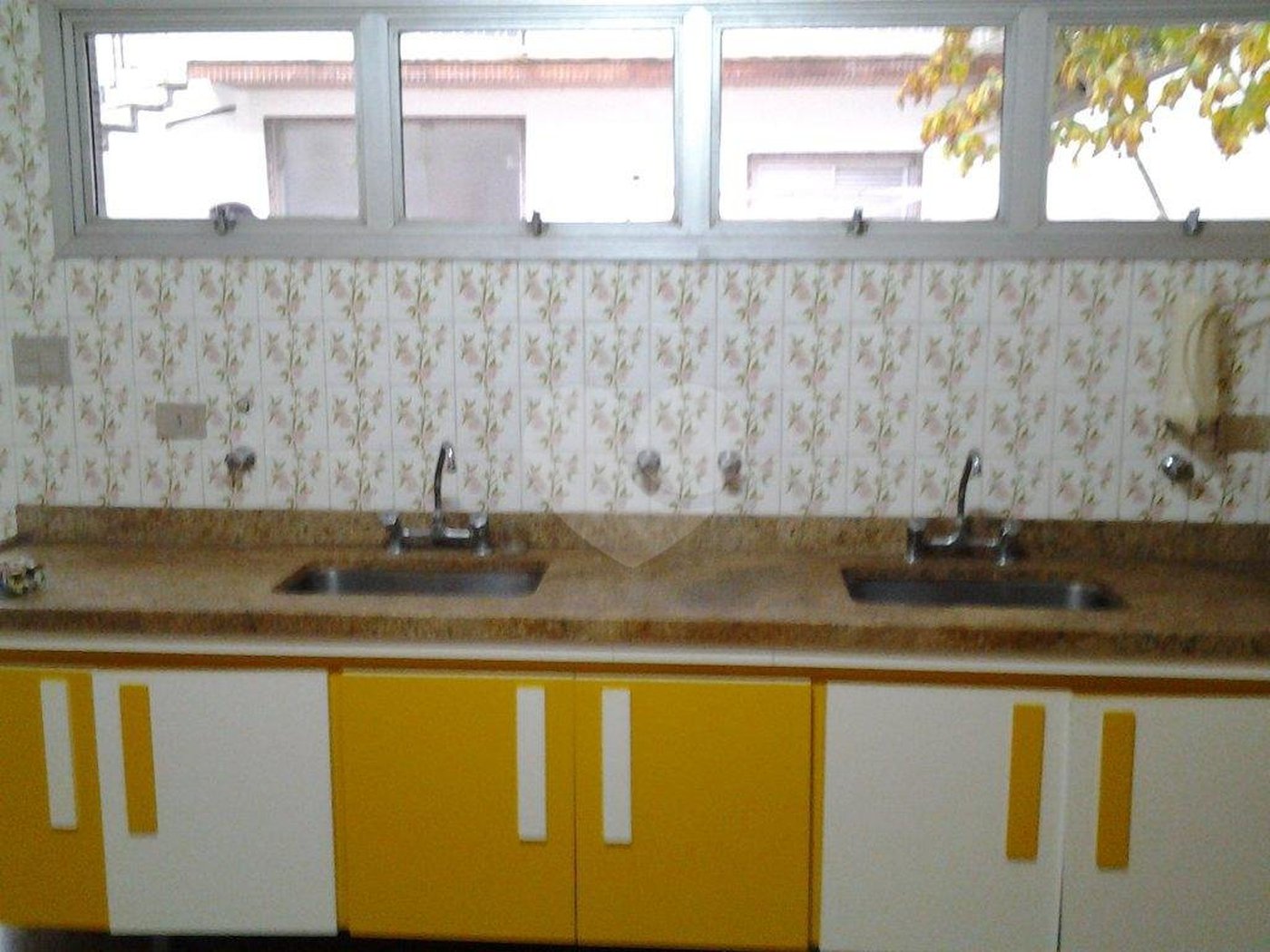 Sobrado à venda com 4 quartos, sendo 1 suíte, em Palmas do Tremembé, São Paulo, SP
