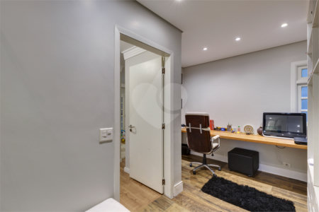 Casa à venda com 5 quartos, sendo 3 suítes, em Alto da Boa Vista, São Paulo, SP