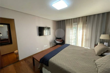 Casa à venda com 4 suítes no condomínio Fechado, São Paulo - SP