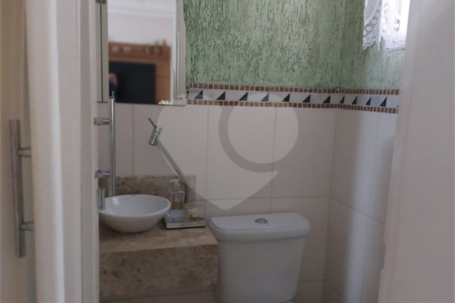 Casa à venda com 3 quartos, sendo 1 suíte, no condomínio Algarve Residencial, São Paulo - SP