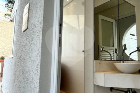 Sobrado à venda com 5 quartos, sendo 2 suítes, em Alto da Boa Vista, São Paulo, SP