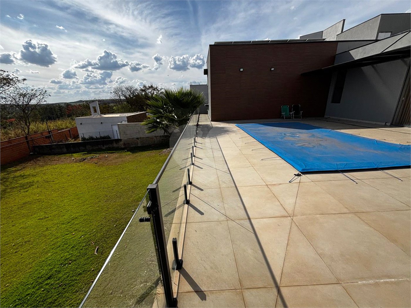 Casa à venda com 3 quartos, sendo 2 suítes, no condomínio Terras de Mont Serrat, Salto - SP