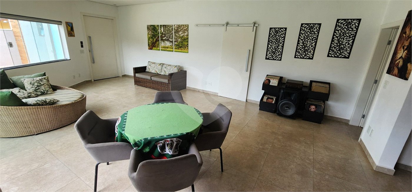 Casa à venda com 4 quartos, sendo 2 suítes, no condomínio Marinas, Bom Jesus dos Perdões - SP