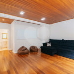 Casa à venda com 5 quartos, sendo 4 suítes, no condomínio Figueira Garden, Atibaia - SP