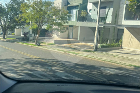 Casa à venda ou para alugar com 2 quartos, sendo 4 suítes, no condomínio Residencial Jardim Bréscia, Indaiatuba - SP