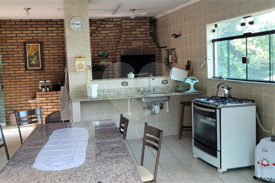 Casa à venda com 5 quartos, sendo 2 suítes, no condomínio Alpes da Cantareira, Mairiporã - SP