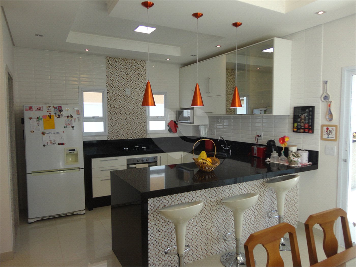 Casa à venda com 3 quartos, sendo 2 suítes, no condomínio Águas da Serra, Valinhos - SP