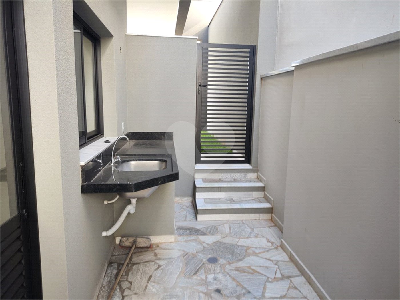 Casa à venda com 3 suítes no condomínio Santa Isabel I, Louveira - SP