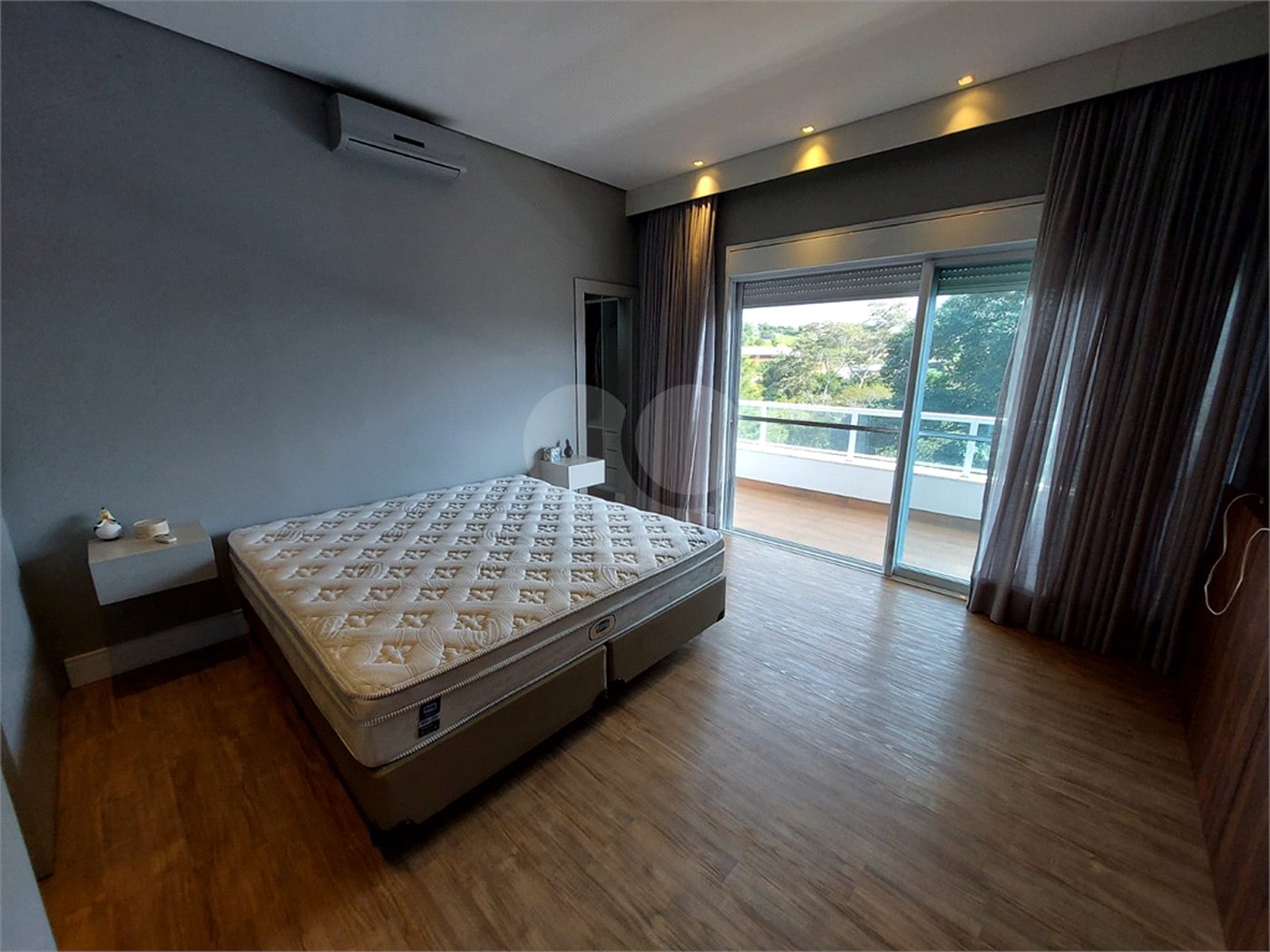 Casa à venda ou para alugar com 4 suítes no condomínio Jardim Primavera, Louveira - SP