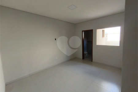 Casa à venda com 3 quartos, sendo 1 suíte, no condomínio Tivolli, Itapetininga - SP