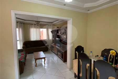 Sobrado à venda com 3 quartos, sendo 1 suíte, em Jardim dos Ipês, Suzano, SP