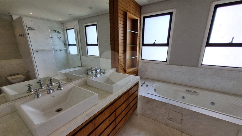 Apartamento para alugar com 6 quartos, sendo 4 suítes,  em Panamby, São Paulo, SP