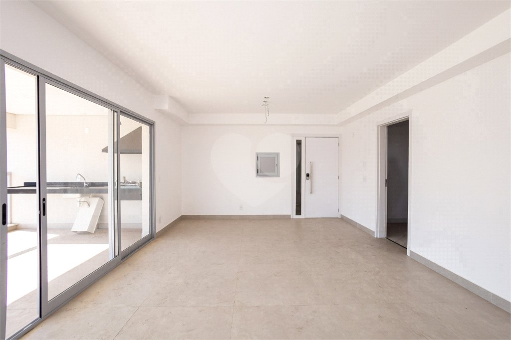 Apartamento à venda com 3 quartos, sendo 1 suíte,  em Vila Sofia, São Paulo, SP