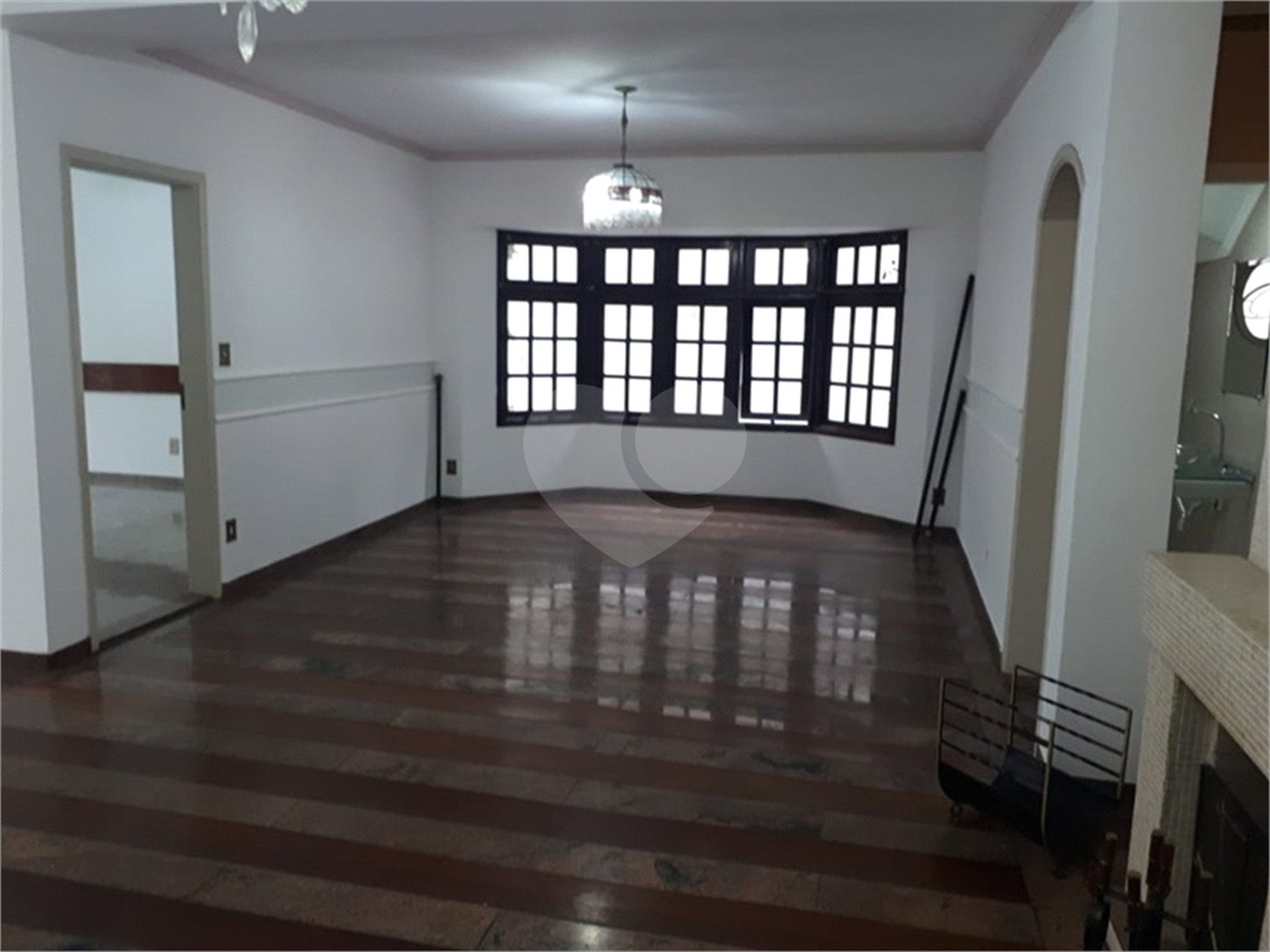 Sobrado à venda com 5 quartos, sendo 3 suítes, em Tremembé, São Paulo, SP