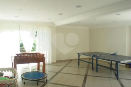 Apartamento à venda com 3 quartos, sendo 1 suíte,  em Alto da Boa Vista, São Paulo, SP