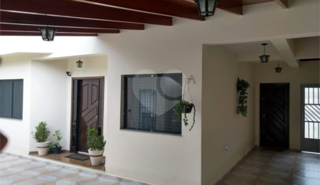 Sobrado à venda com 3 quartos, sendo 1 suíte,  em Vila Oliveira, Mogi das Cruzes, SP