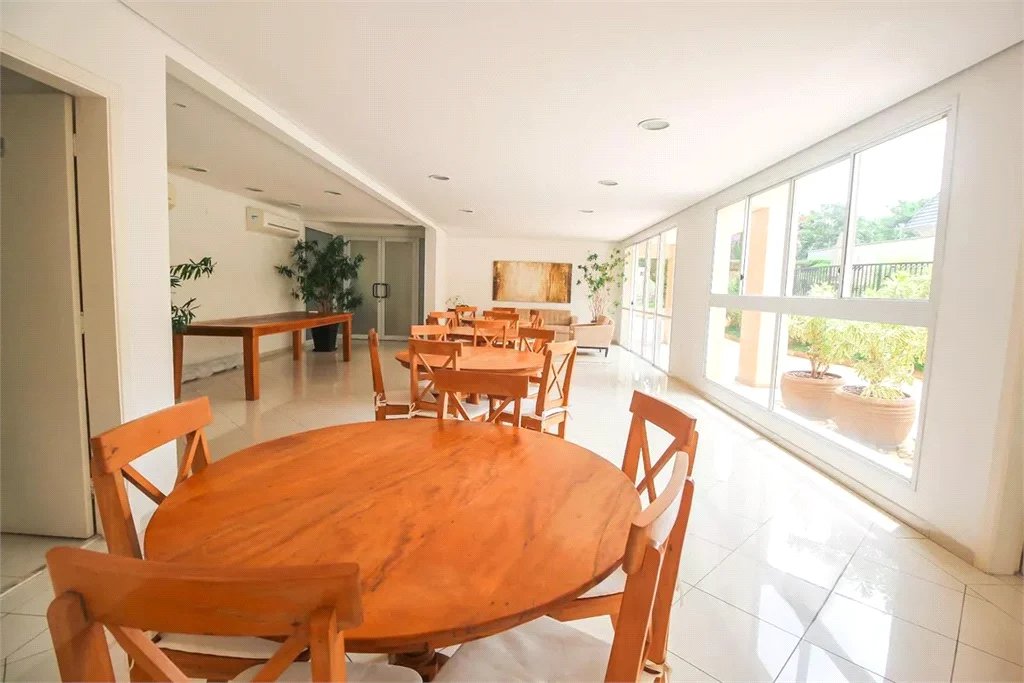Apartamento à venda com 3 suítes em Real Parque, São Paulo, SP
