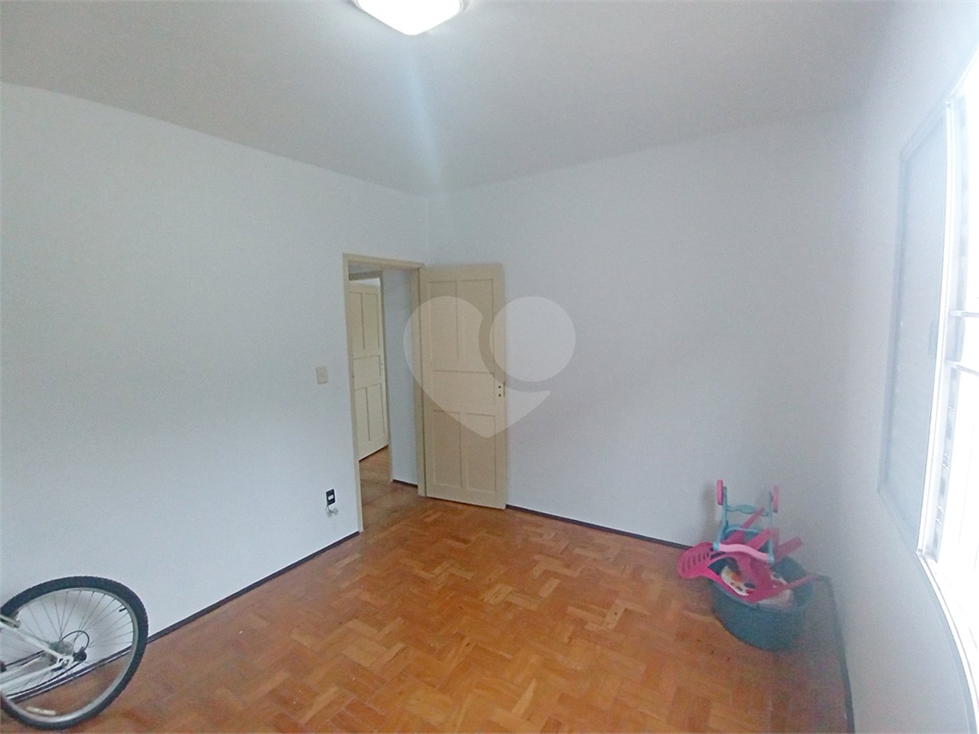 Casa à venda com 3 quartos, sendo 1 suíte,  no Centro, Vinhedo, SP