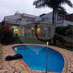 Casa para alugar com 4 quartos, sendo 3 suítes,  no condomínio Figueira Garden, Atibaia - SP