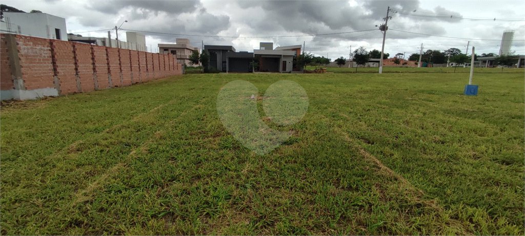Terreno à Venda em São Carlos, no bairro Residencial Samambaia