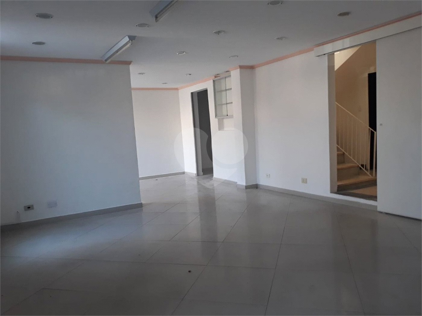 Sobrado para alugar com 4 quartos no Centro, São Roque, SP