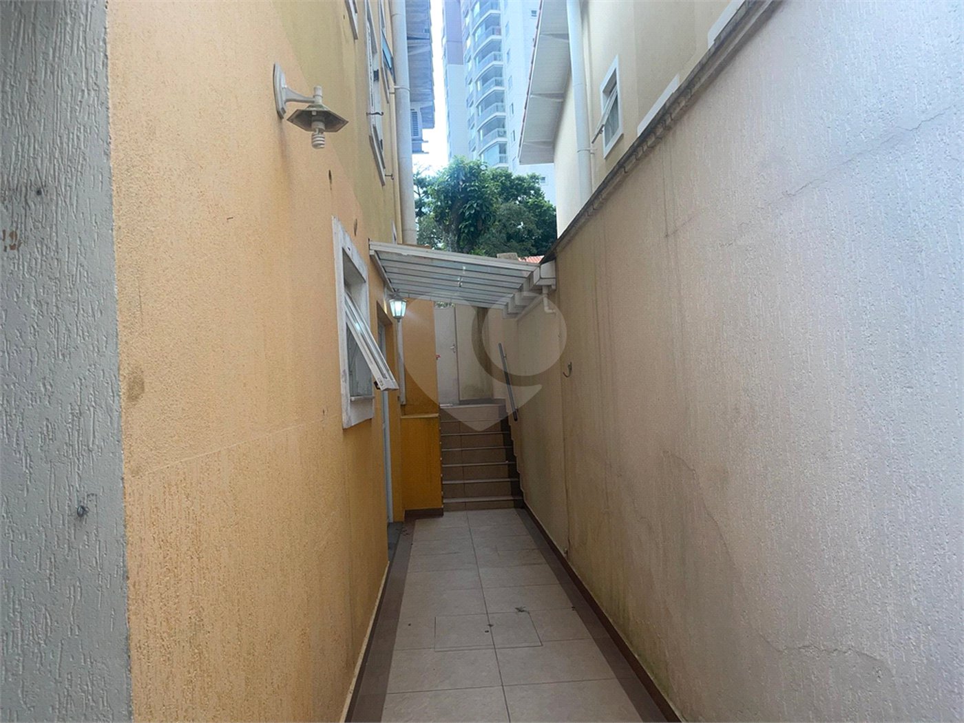 Casa à venda com 3 quartos, sendo 1 suíte,  no condomínio Vilagio Viccino, São Paulo - SP