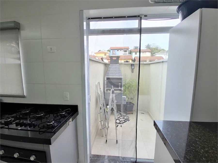 Casa à venda com 3 quartos, sendo 1 suíte, no condomínio Vila Arnoni, São Paulo - SP
