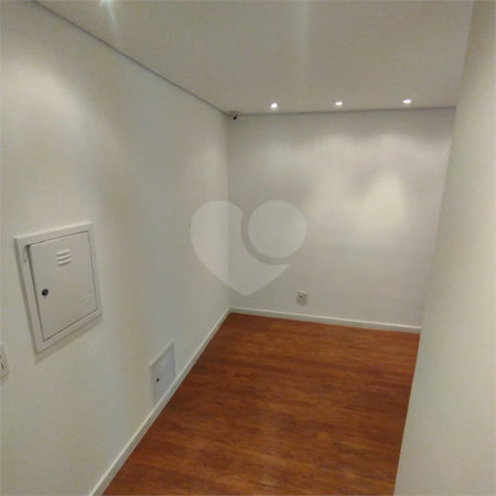 Sala comercial na Oscar Freire à venda Sala coml à venda na Oscar Freire OPORTUNIDADE Sala coml esquina. Rebouças