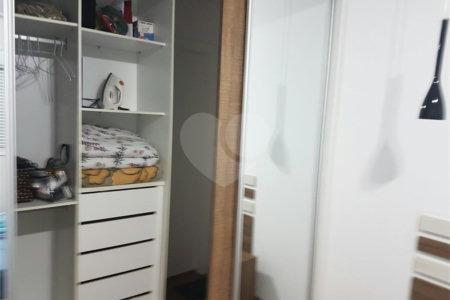 Casa à venda com 3 quartos, sendo 1 suíte, no condomínio Villa das Flores, Mogi das Cruzes - SP
