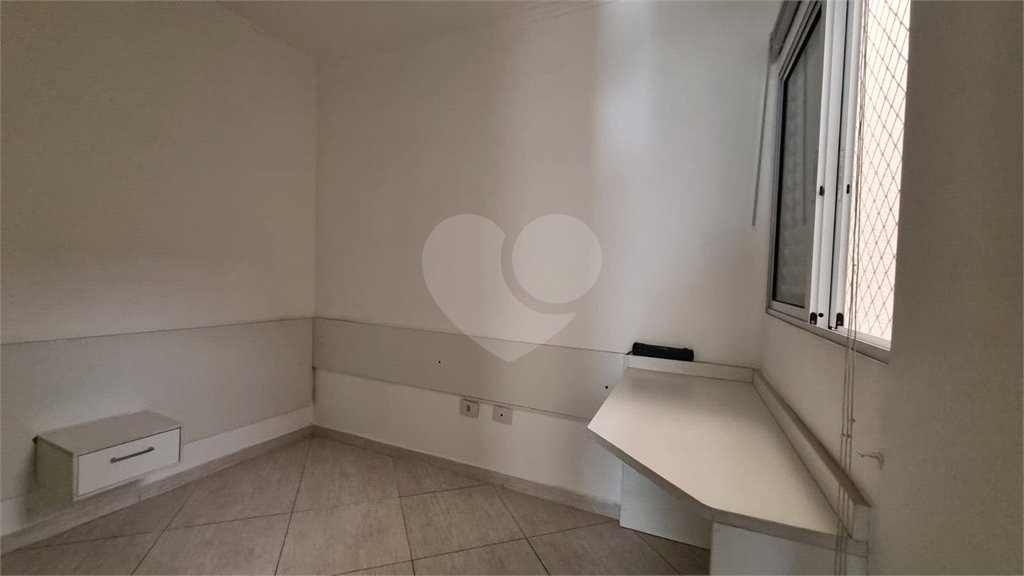 Casa à venda com 3 quartos, sendo 1 suíte,  no condomínio Rafaela I, São Paulo - SP