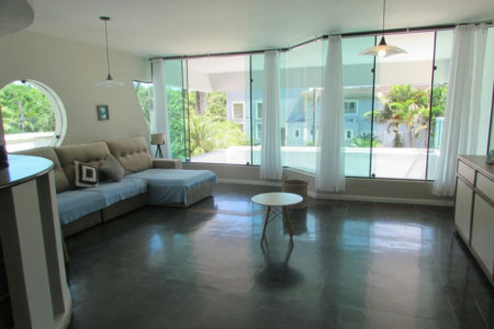 Casa de Alto Padrão com 5 Suítes e Lazer Completo– Guarujá