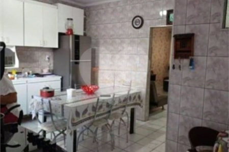 Sobrado à venda com 4 quartos em Cidade Kemel, Poá, SP