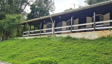 Casa à venda com 3 quartos, sendo 1 suíte,  no condomínio Alpes da Cantareira, Mairiporã - SP