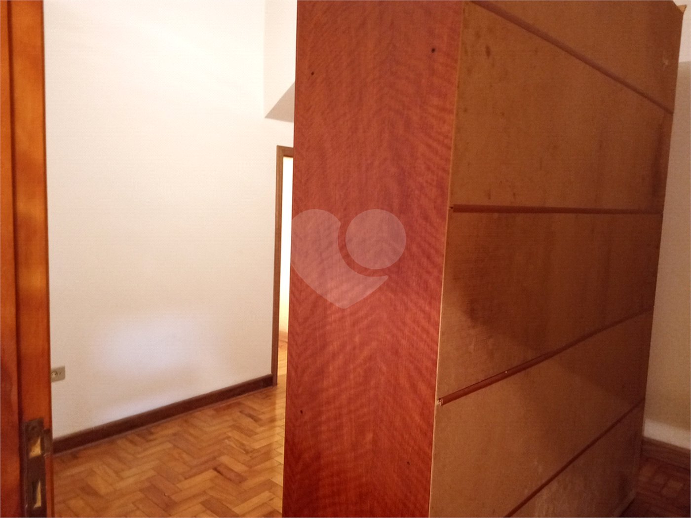 Sobrado à venda com 5 quartos em Horto, São Paulo, SP