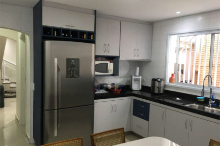 Sobrado à venda com 3 quartos, sendo 1 suíte,  em Vila Constança, São Paulo, SP