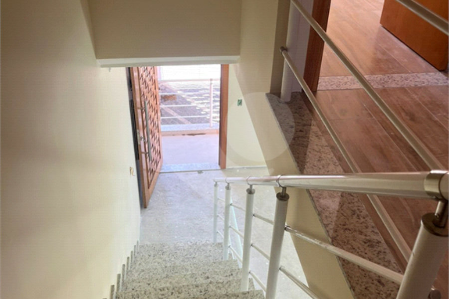 Sobrado à venda ou para alugar com 3 suítes em Vila Pedra Branca, São Paulo, SP