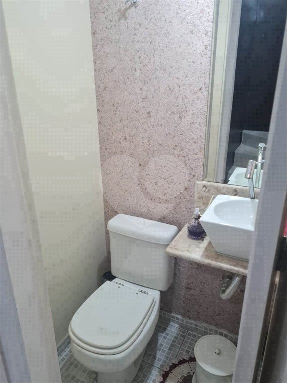 Casa à venda com 3 quartos, sendo 1 suíte, no condomínio Moradas do Ipê, São Paulo - SP