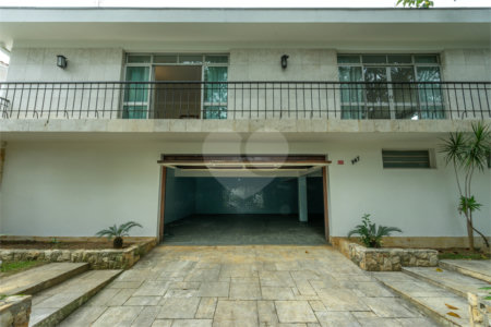 Casa Térrea à venda ou para alugar com 4 suítes em Jardim Marajoara, São Paulo, SP