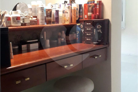 Casa à venda com 5 quartos, sendo 3 suítes,  em Vila Oliveira, Mogi das Cruzes, SP