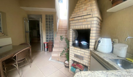 Casa à venda com 4 quartos, sendo 2 suítes,  em Parada Inglesa, São Paulo, SP