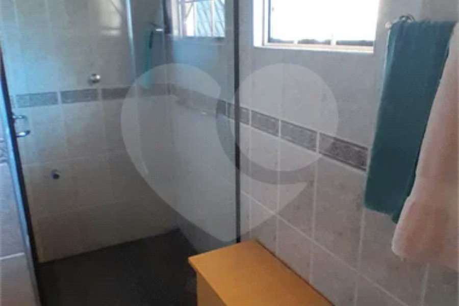 Sobrado à venda com 3 quartos, sendo 1 suíte, em Vila Isabela, Campos do Jordão, SP